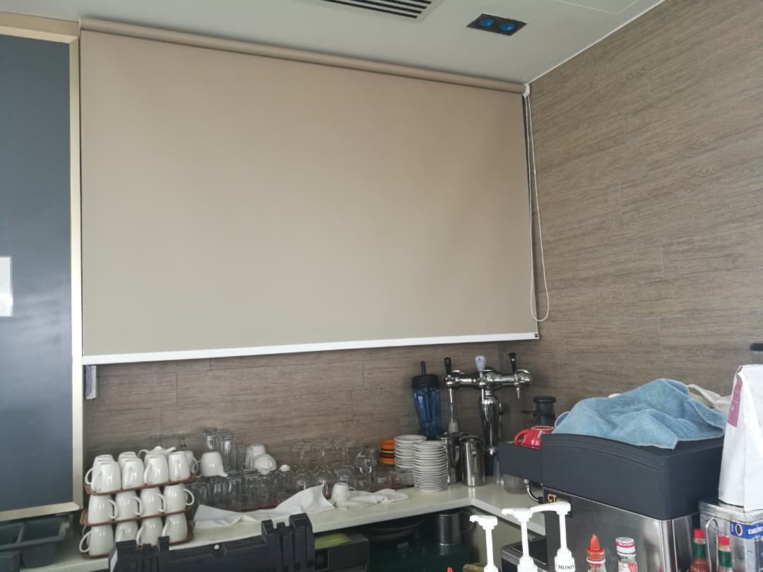 BLACKOUT 100 ROLLER BLINDS